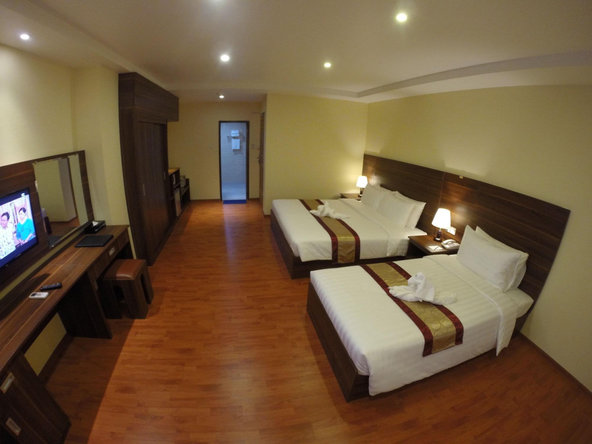 Silver Green Hotel Yangon Esterno foto