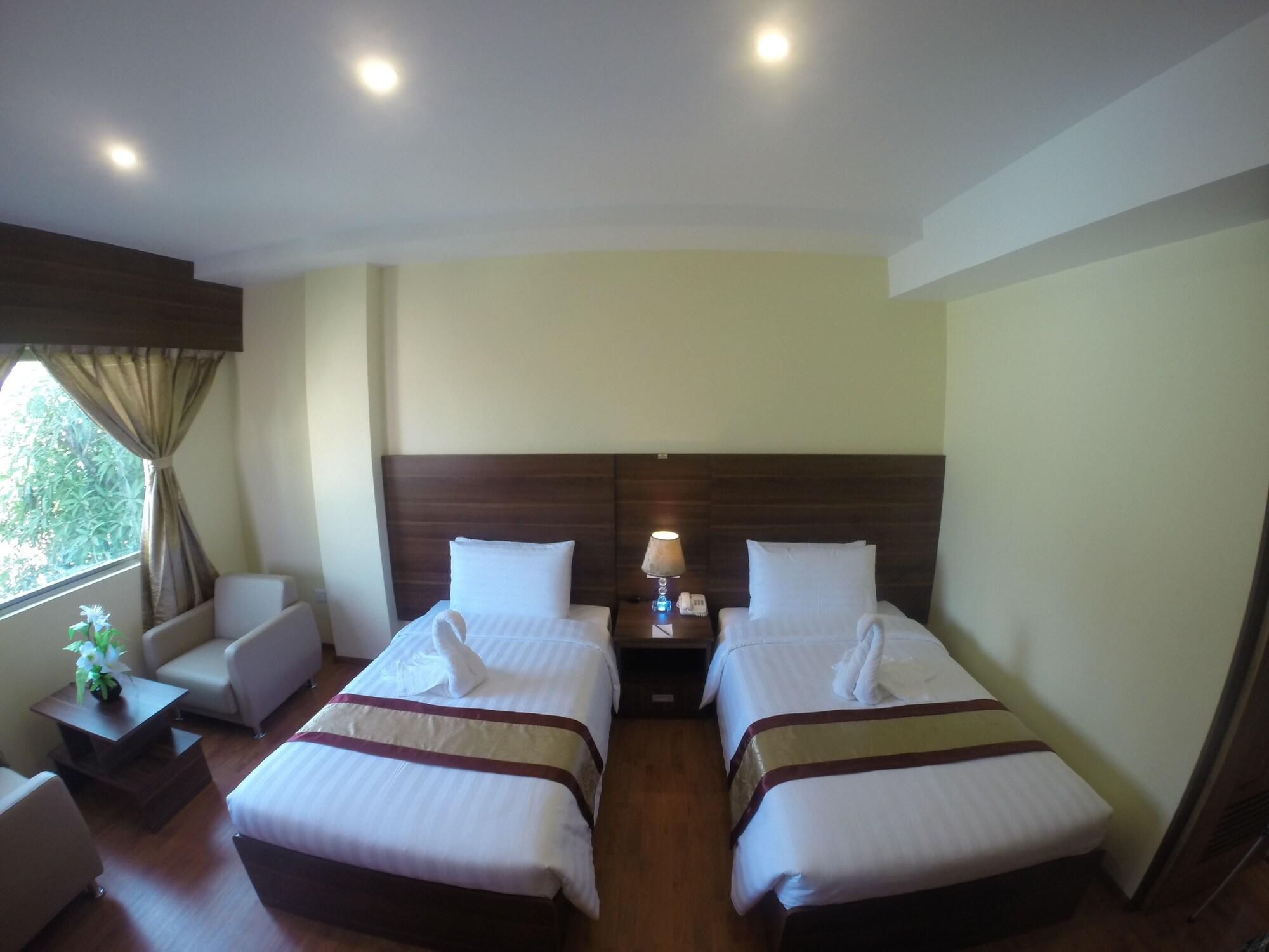 Silver Green Hotel Yangon Esterno foto