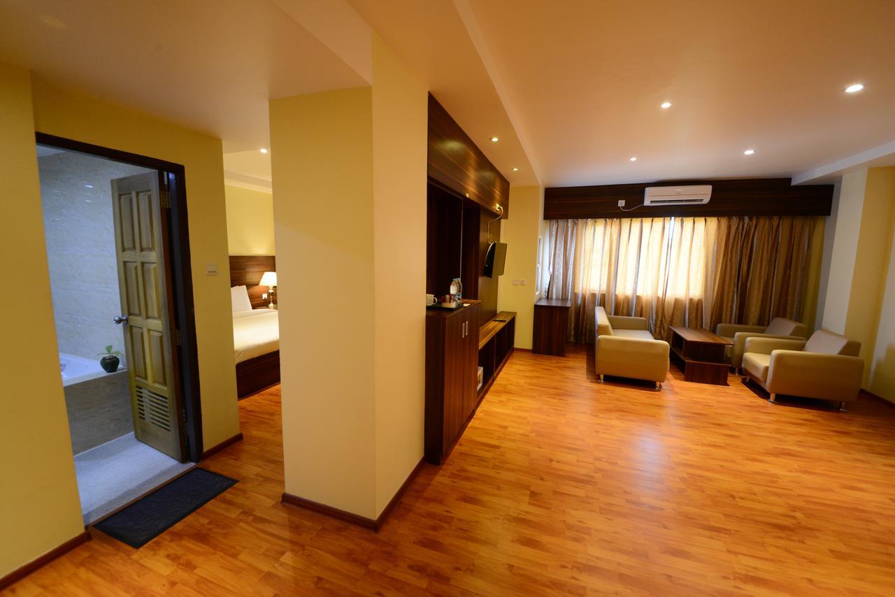 Silver Green Hotel Yangon Esterno foto