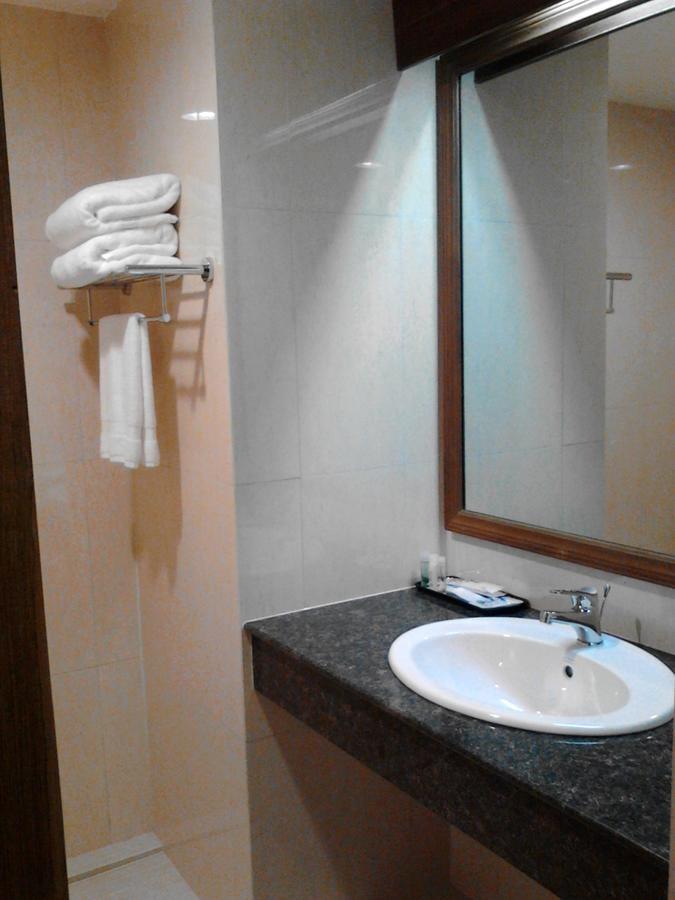 Silver Green Hotel Yangon Esterno foto