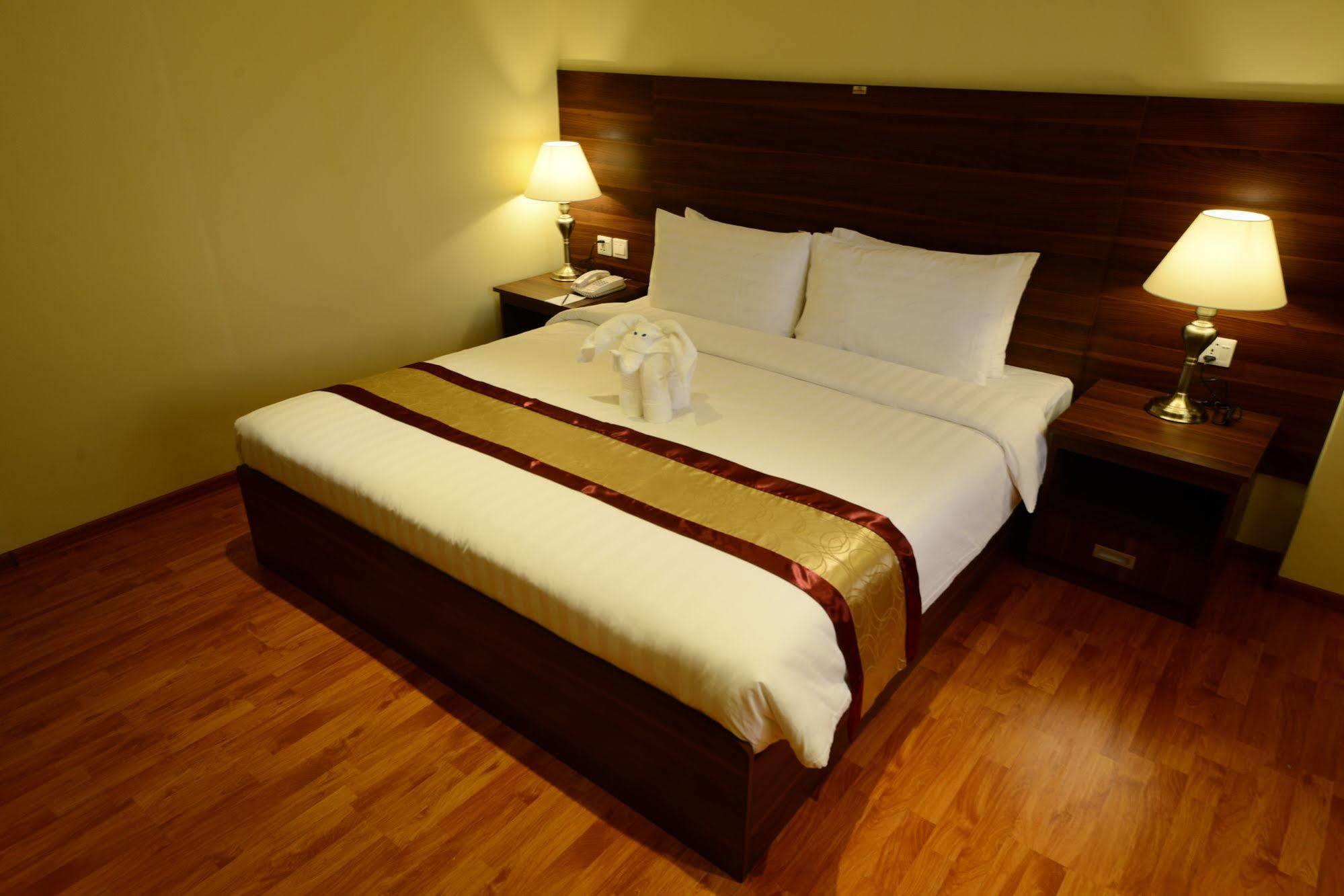 Silver Green Hotel Yangon Esterno foto