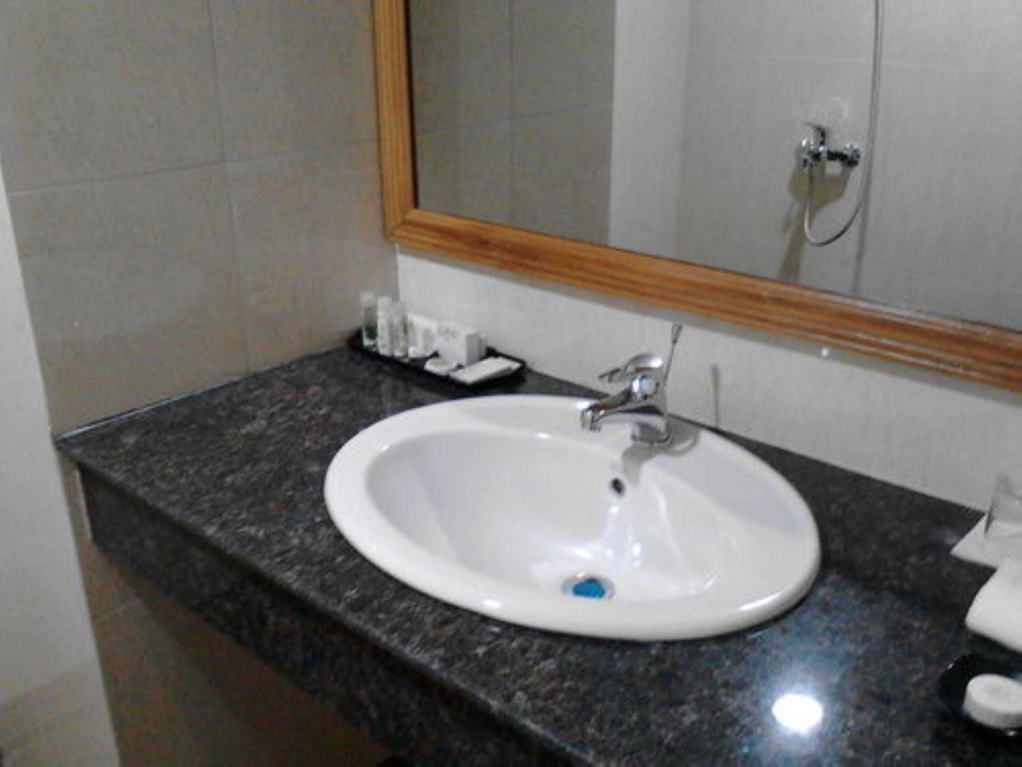 Silver Green Hotel Yangon Esterno foto