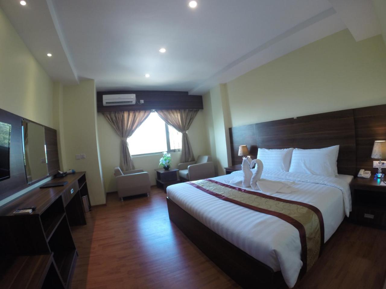 Silver Green Hotel Yangon Esterno foto